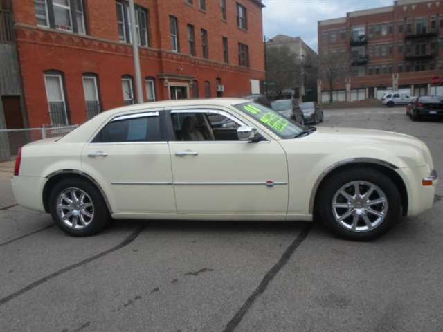 2008 Chrysler 300 C HEMI 4dr Sedan